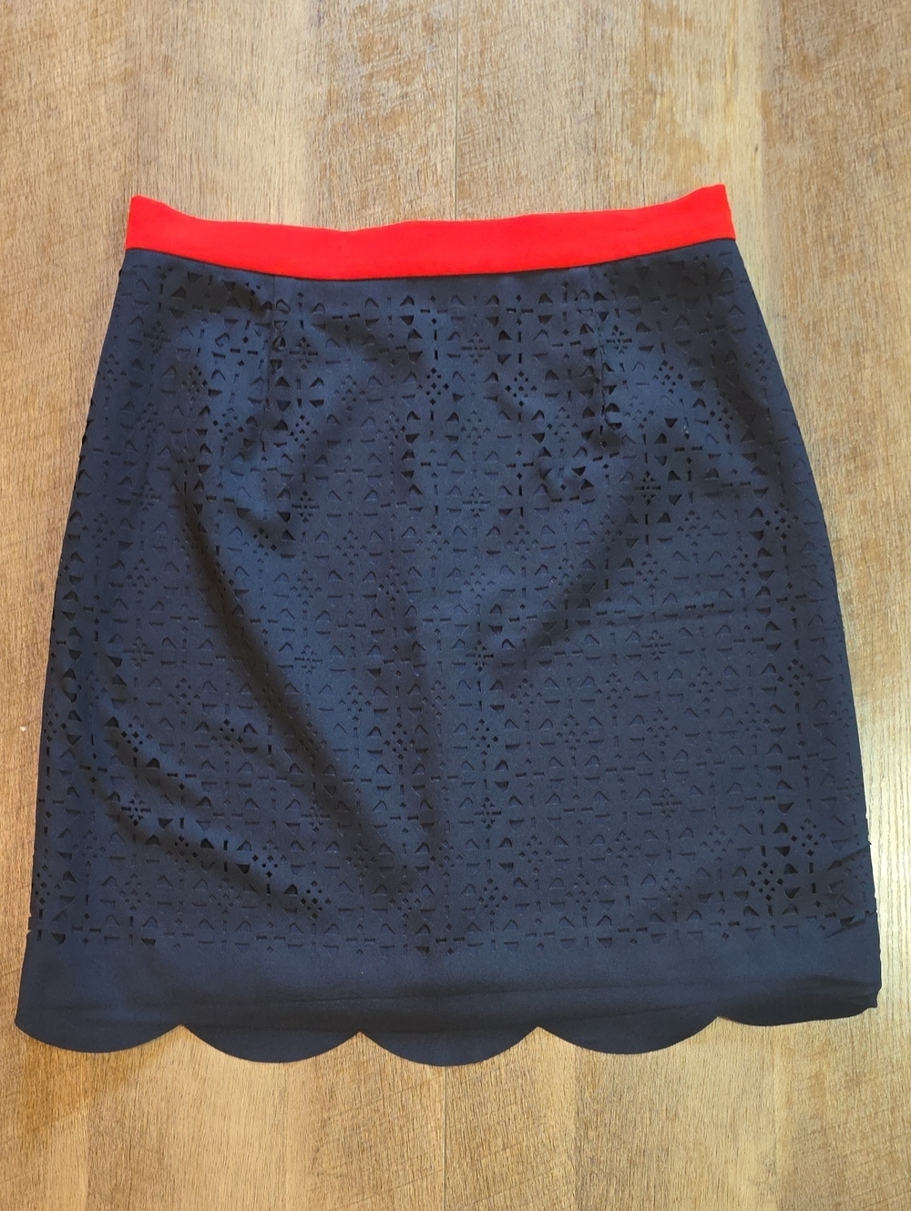 Pixley - Stitch Fix- Navy Scallop Hem Skirt with Red Waistband. Size S. NWT